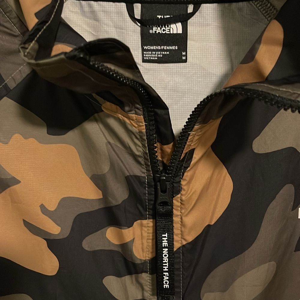 The North Face women’s camo zip up - Picture 3 of 3